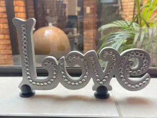 Love stand - round
