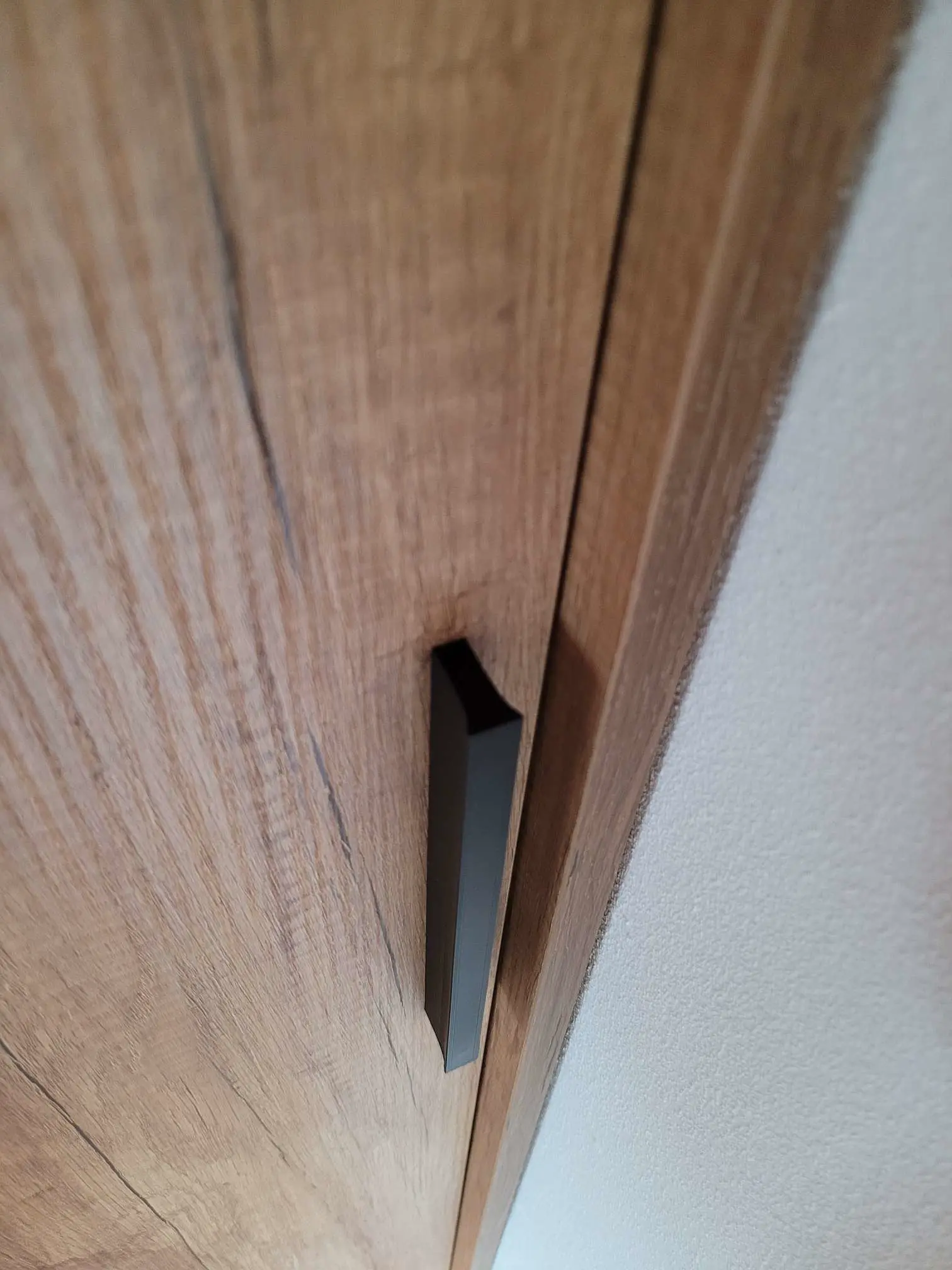 Handle for closet/wardrobe