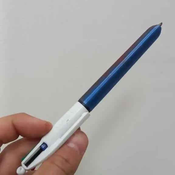 Capuchon de stylo bic 4 couleurs