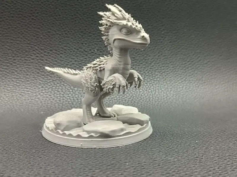 Adorabile Raptor Piumato – Giocattolo Dinosauro Chibi