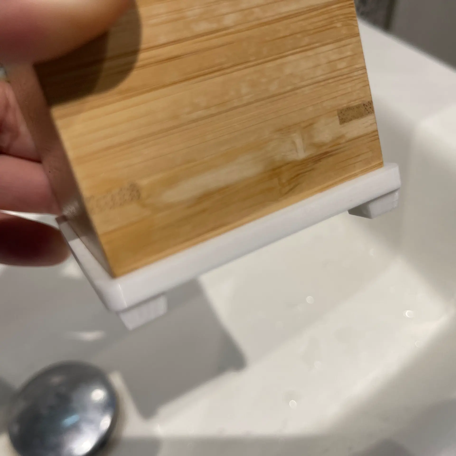 Support distributeur et pot salle de bain