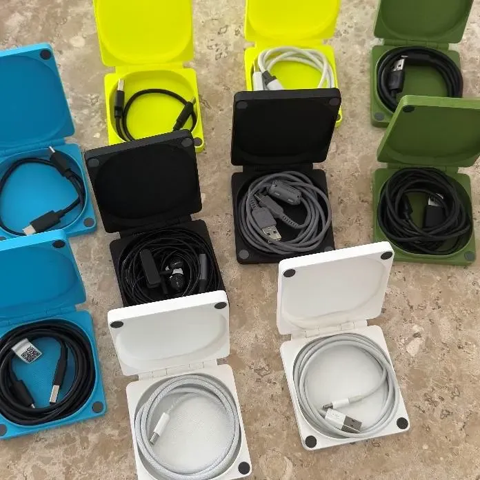 Box for organizing cables and earphones