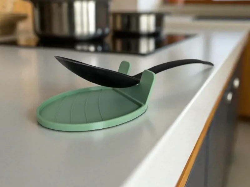 “The CookSitter” – Minimalist Spoon Rest as Kitchen Helper
