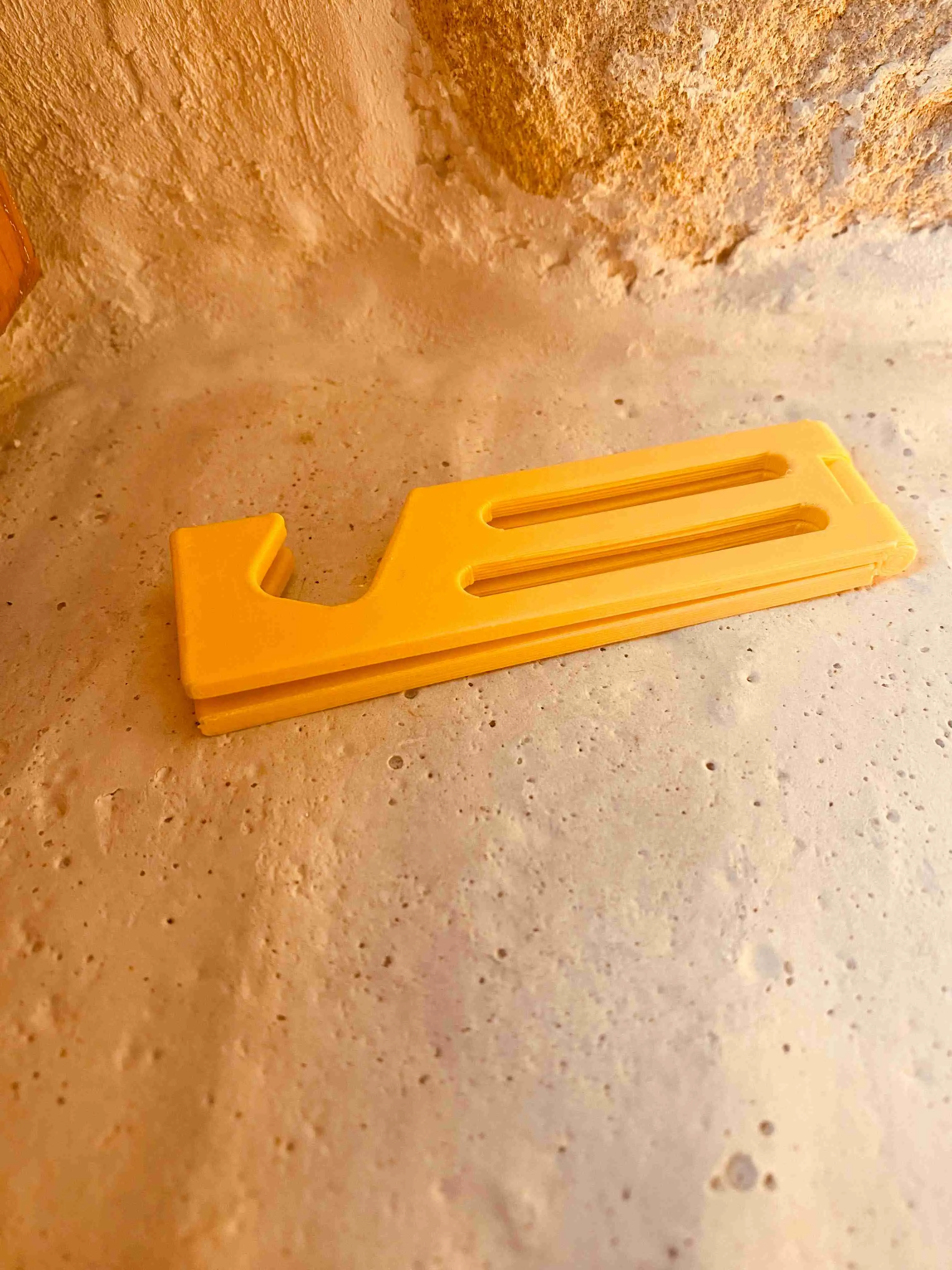 Travel phone holder