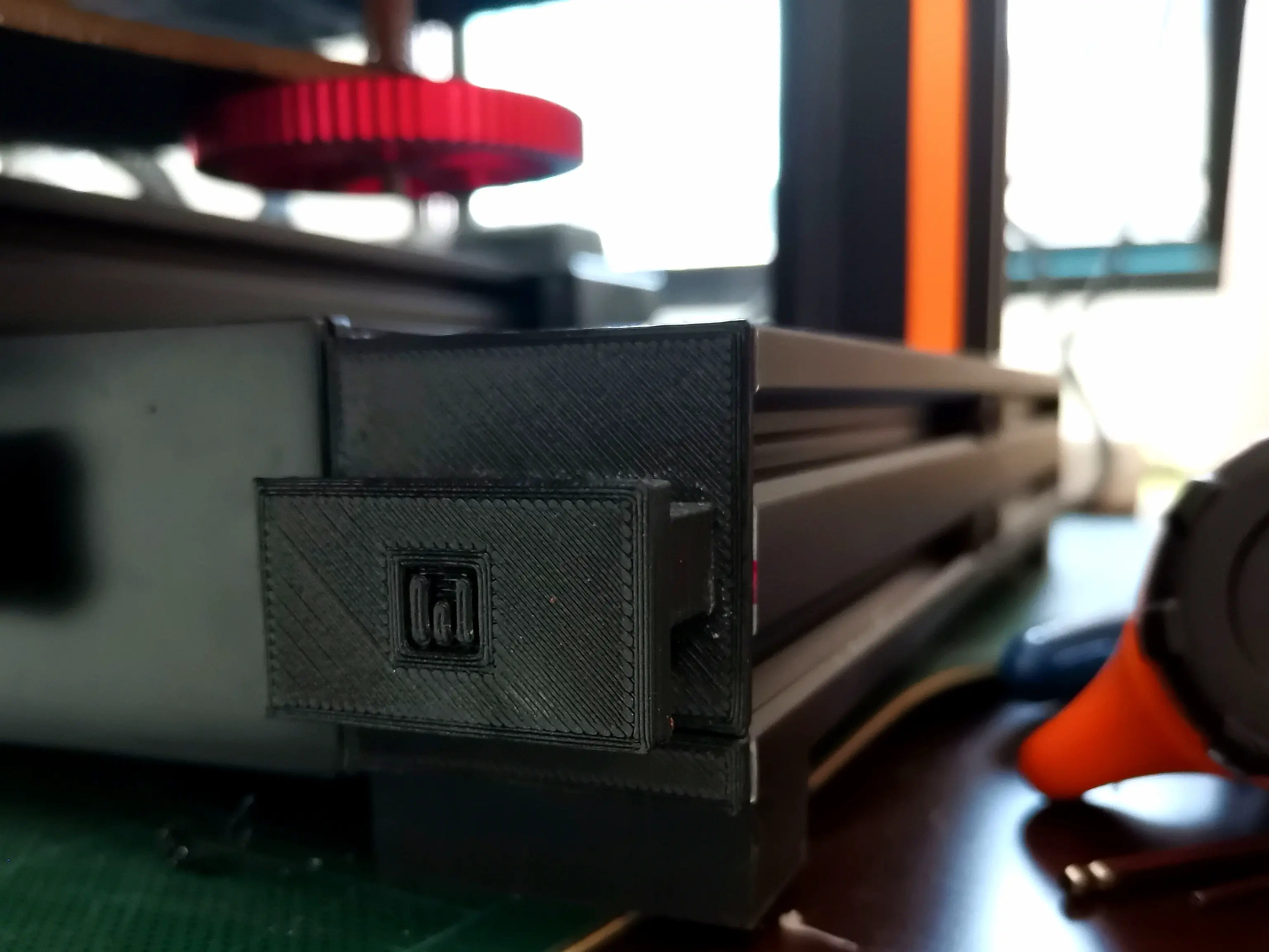 Hidden nozzle container for Ender3/v2/v2 neo