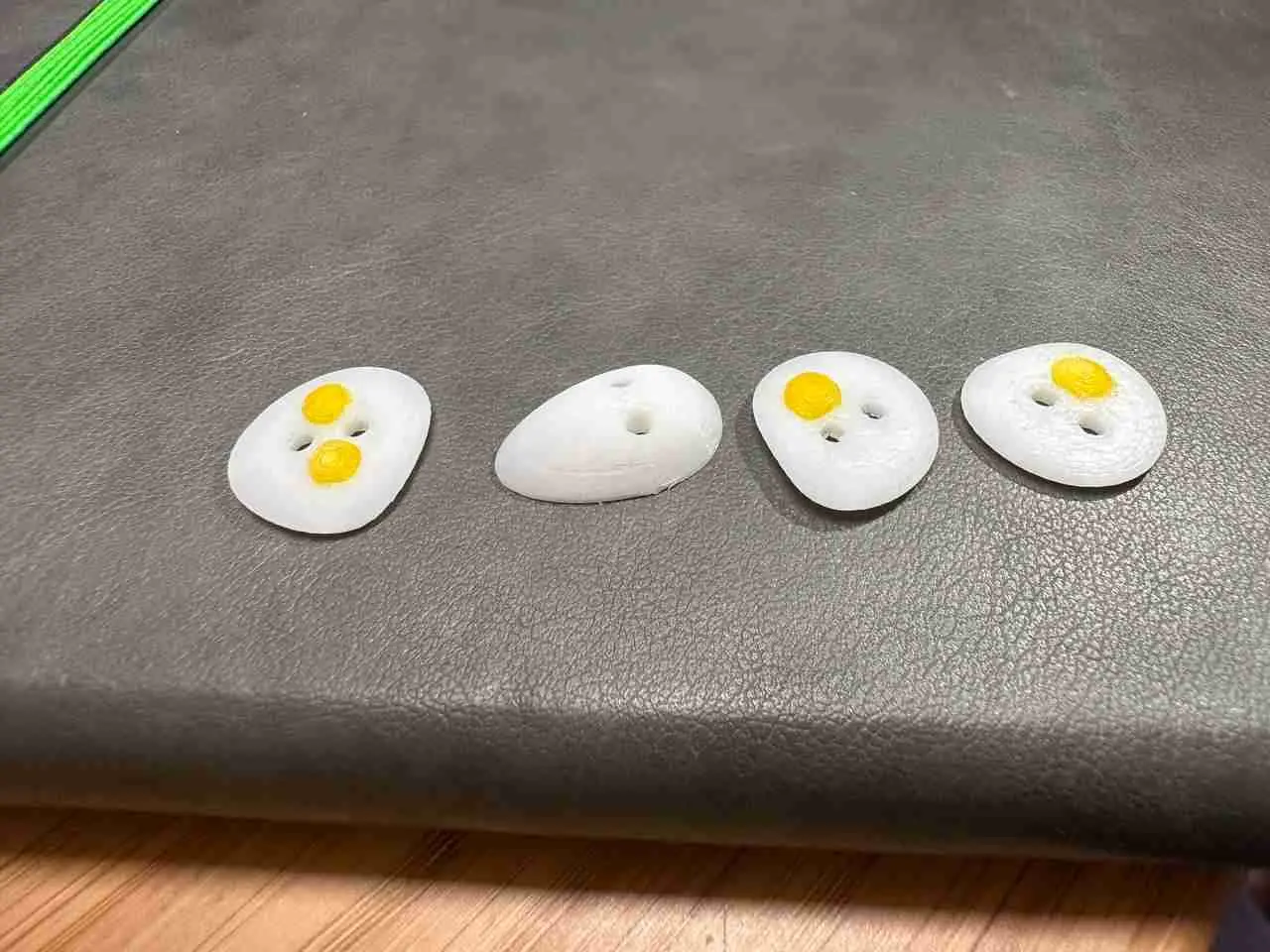 Eggs buttons