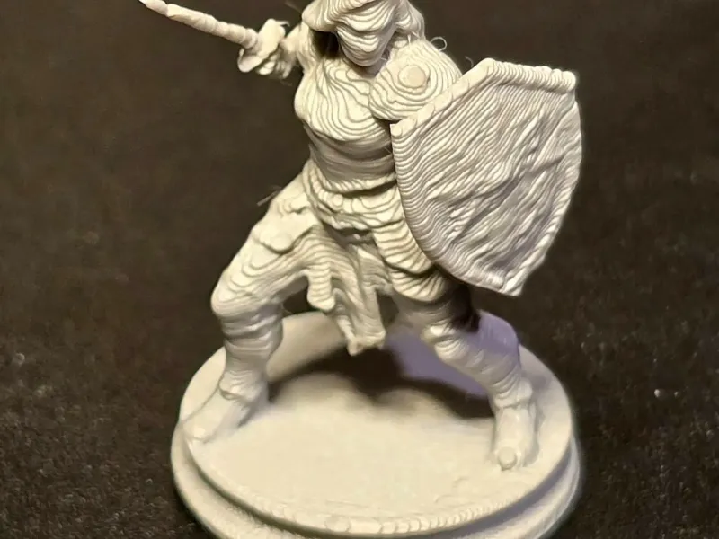 Miniatura de guerrera femenina de RPG