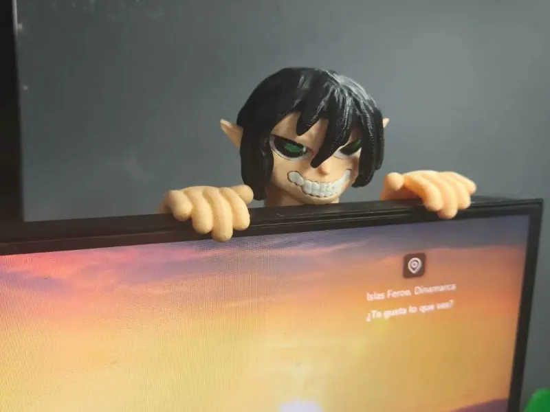 Adorno de escritorio para computadora Eren Yeager