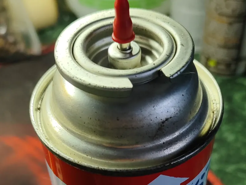 Переходник для заправки зажигалок большим газовым баллоном (