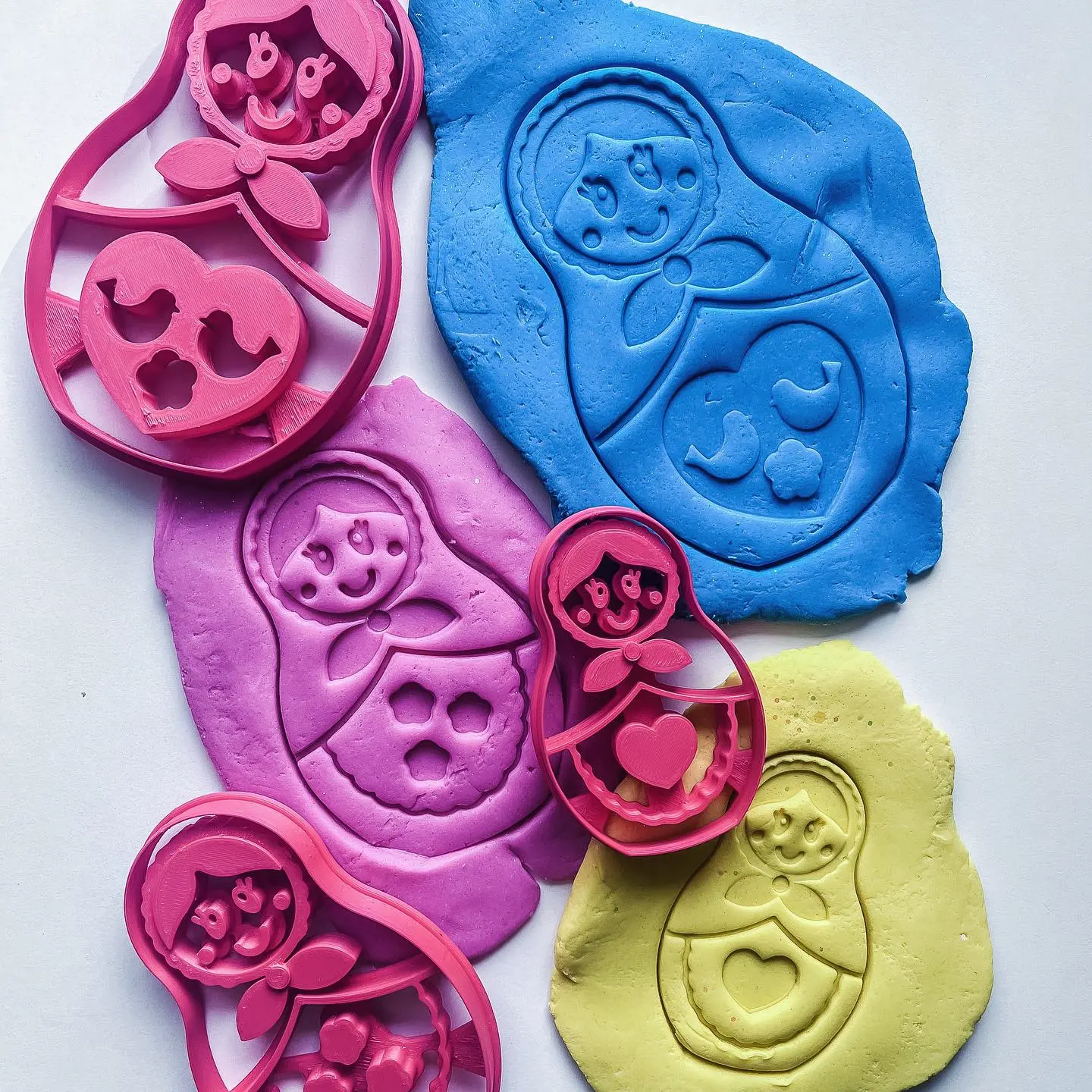 Poupées Matryoshka x 3 - tailles et motifs différents