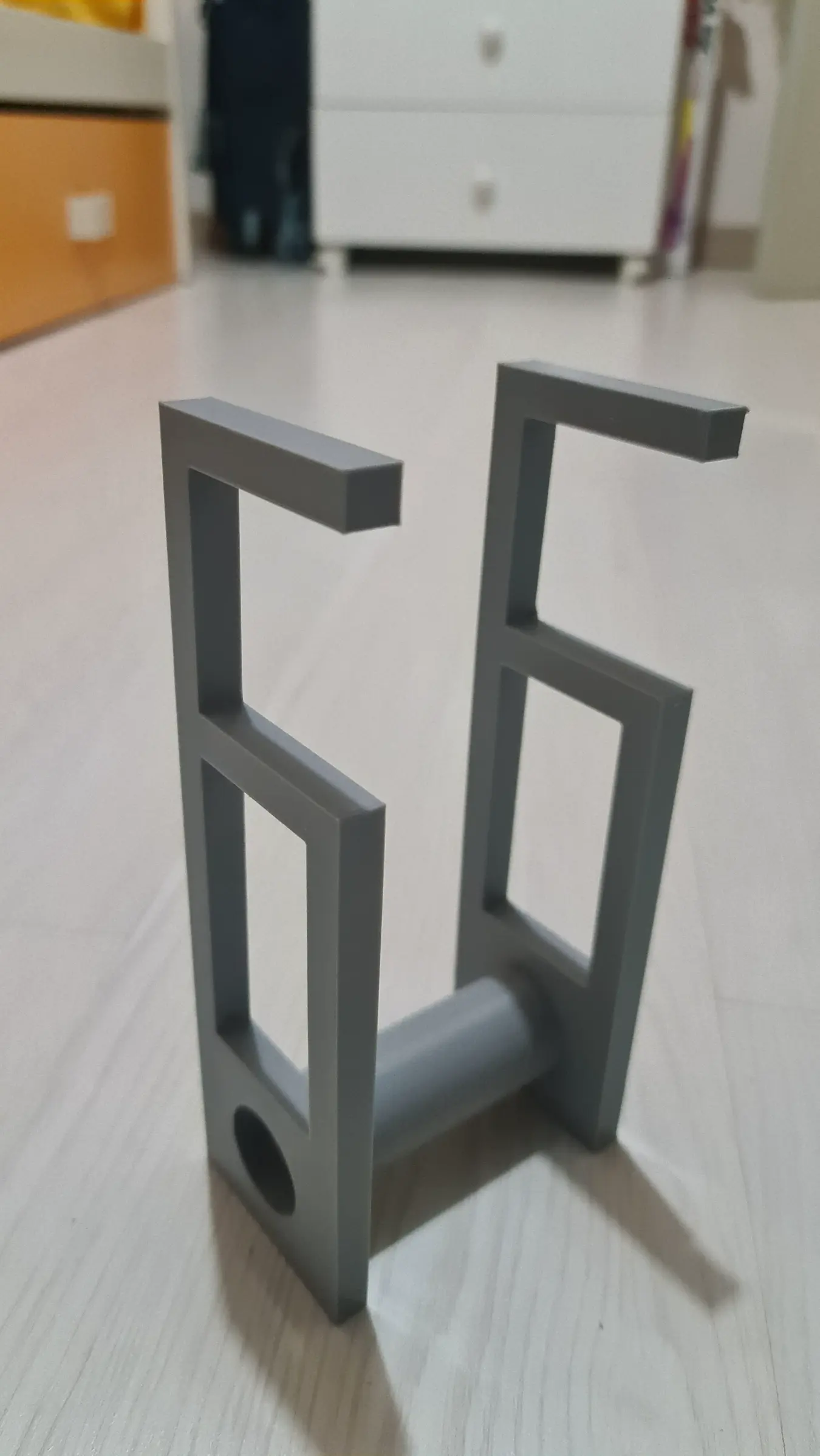 Filament holder for 5 cm shelf