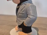 Статуэтка обезьяны в костюме-4