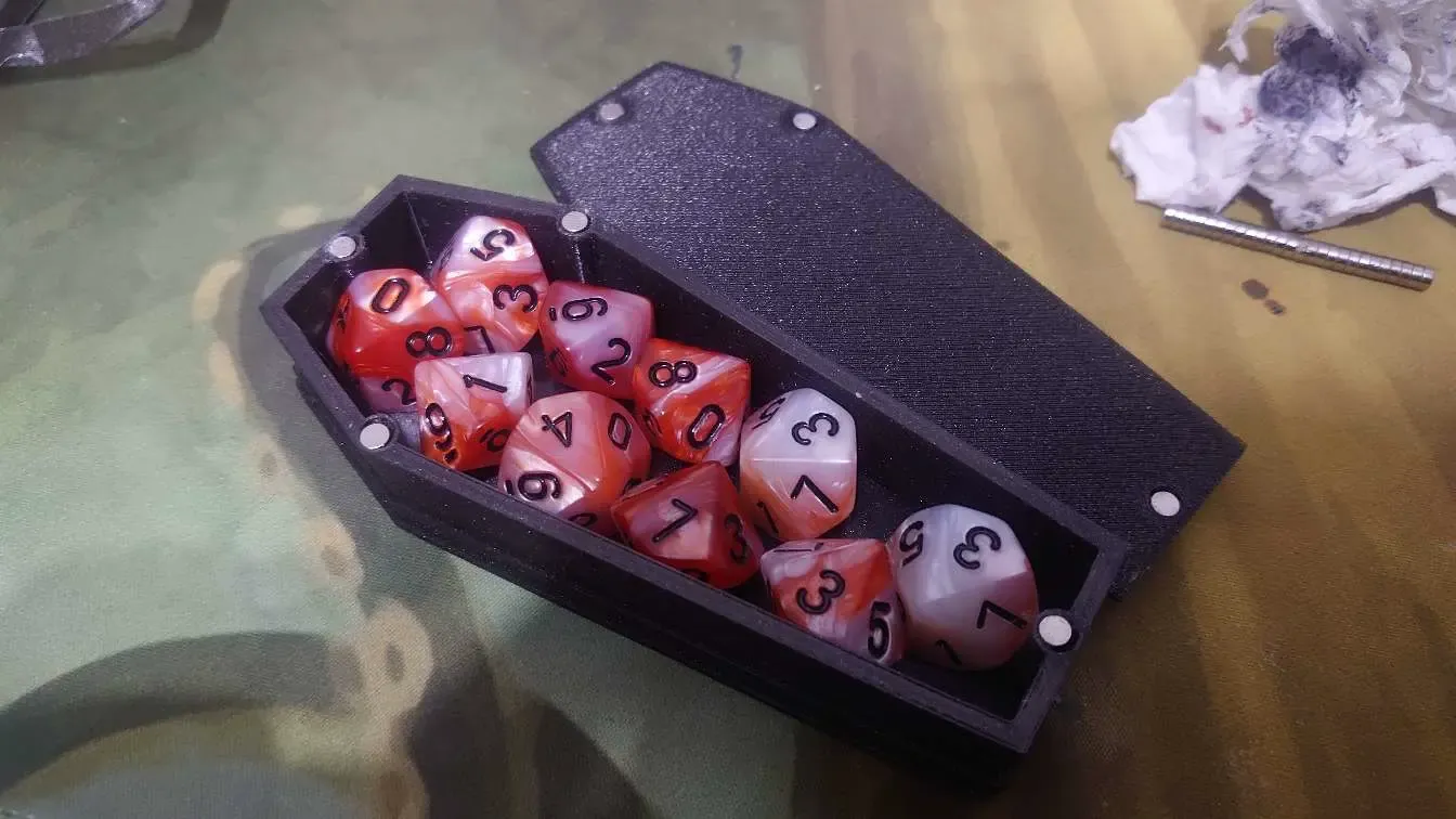 Magnetic Coffin Dice Box