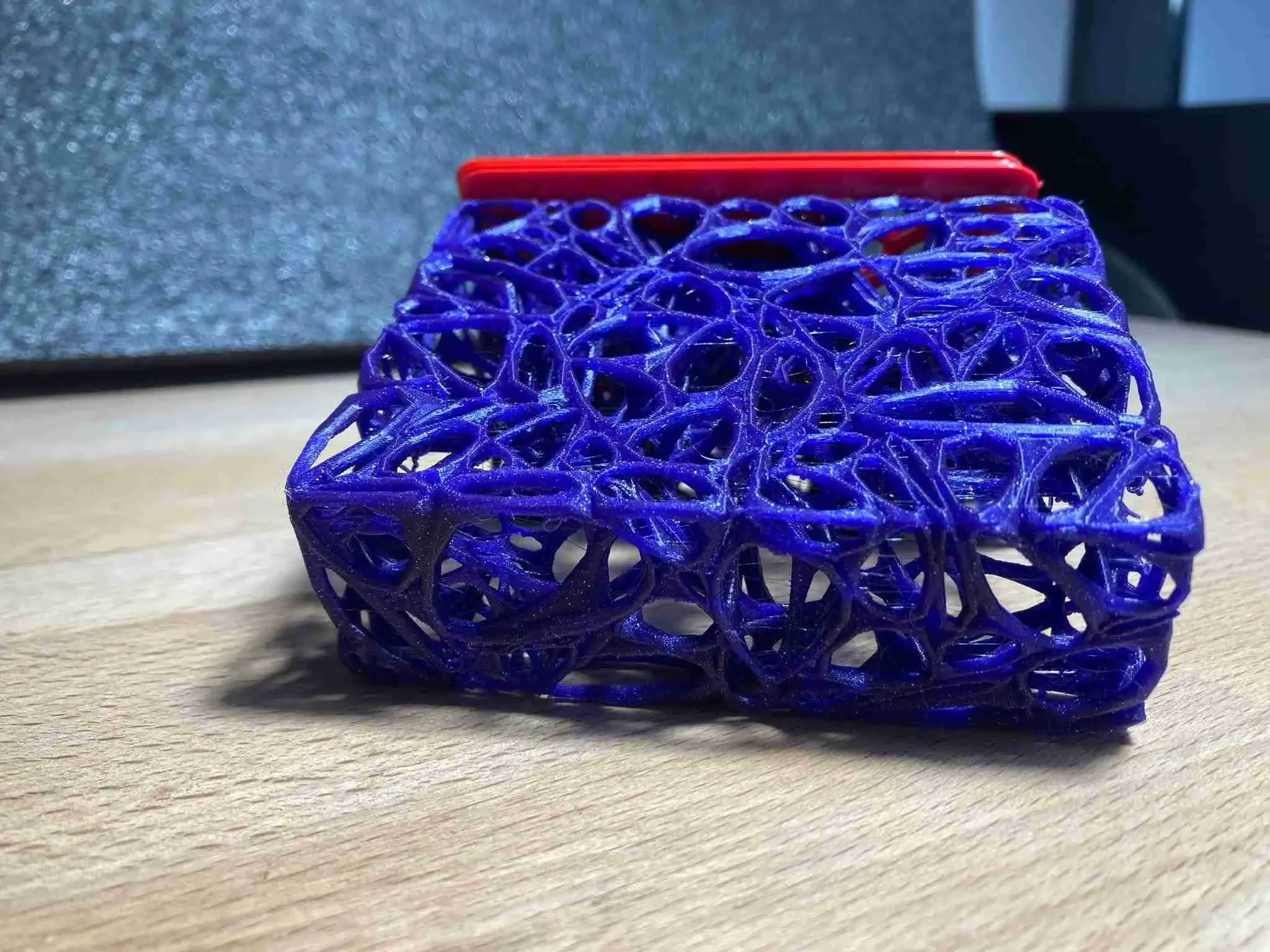 Voronoi business card stand