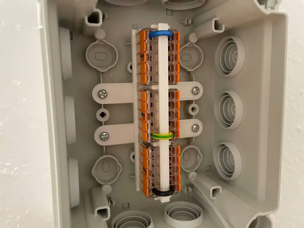 Wago 221 Halterung für OBO T100 Kasten