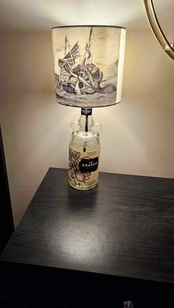 Adaptador portalámparas para botella de alcohol