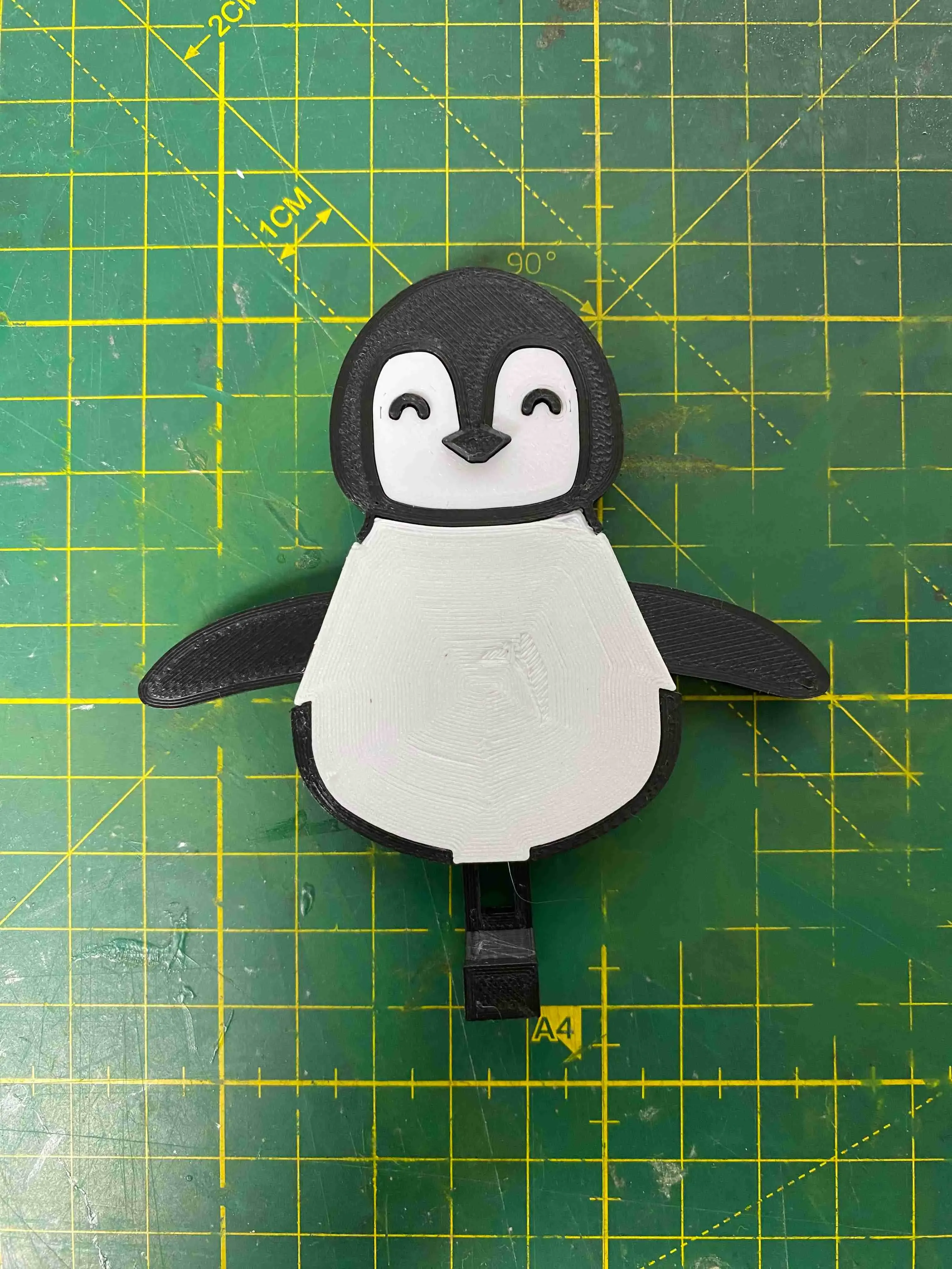 PENGUIN WITH MOVING HANDS KEY HANGER ( NO HARDWARE NEEDED)