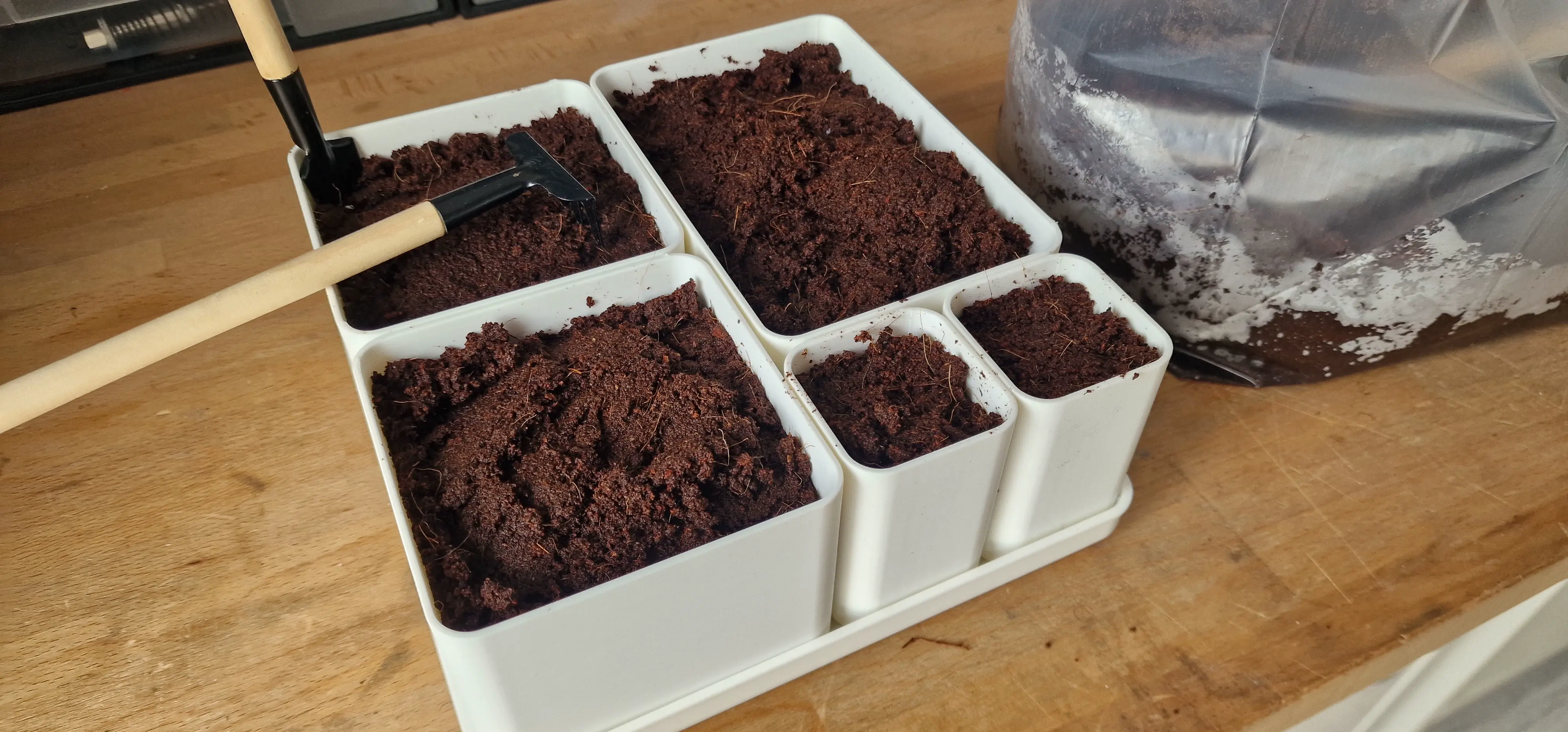 a simple flexible plant growing station for the home garden
