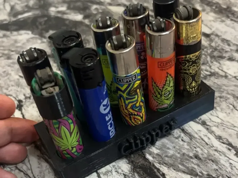 Lighter holder for clipper lighters