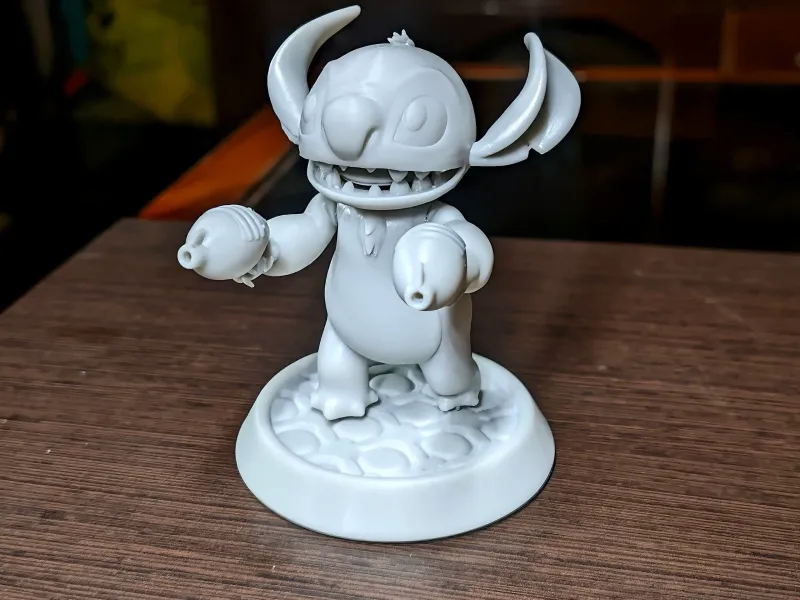 MINIATURA DE STITCH CON PISTOLA DE RAYOS - Alienígena 626 con Bláster