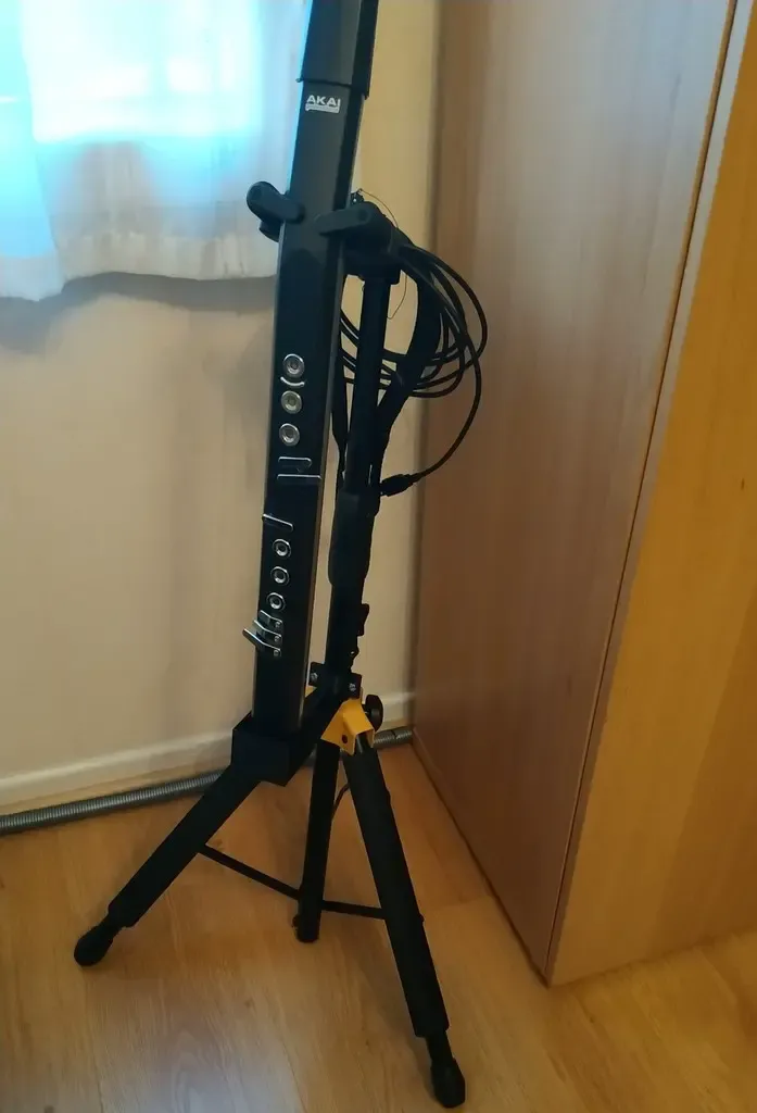 Guitar Stand to EWI (Hercules Stands GS 415B)