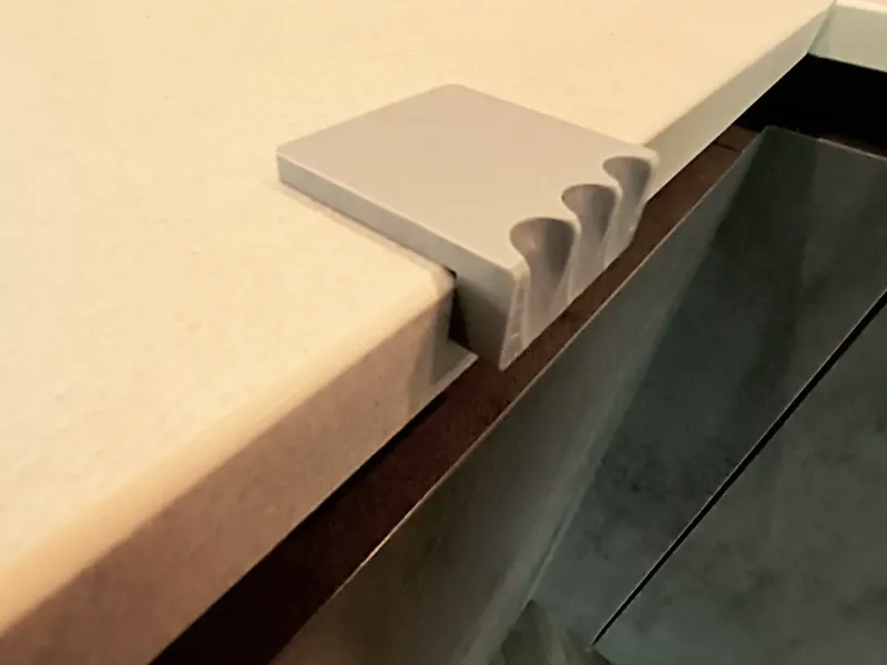 Cue bar holder