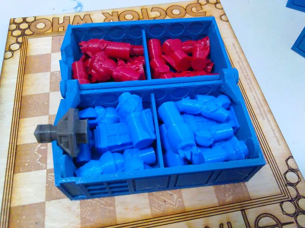 Doctor Who 2018 Chess set case / TARDIS playset