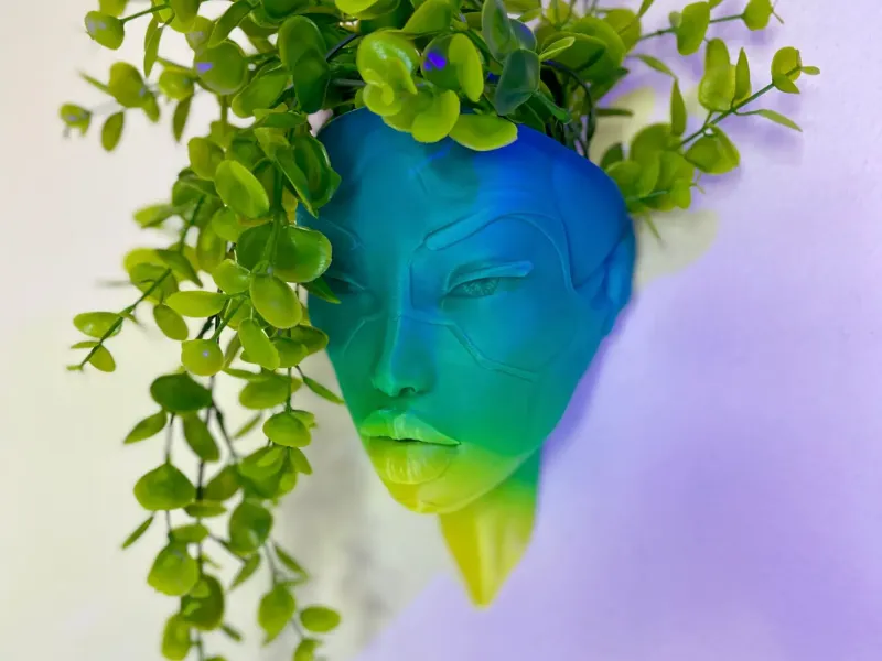 مزهرية حائط بتصميم رأس سايبربانك بدون دعامات