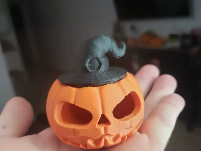 Makie Pumpkin cu pălărie