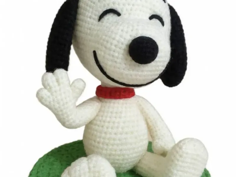 Knitted Snoopy