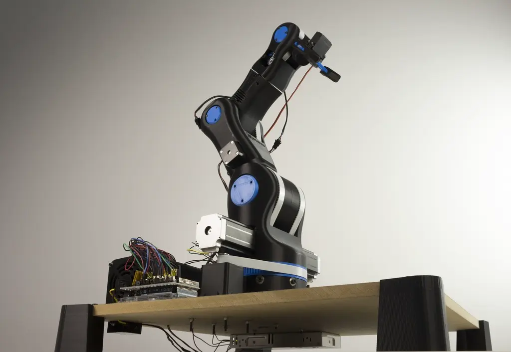 BCN3D MOVEO - полностью OpenSource 3D-печатная рука робота