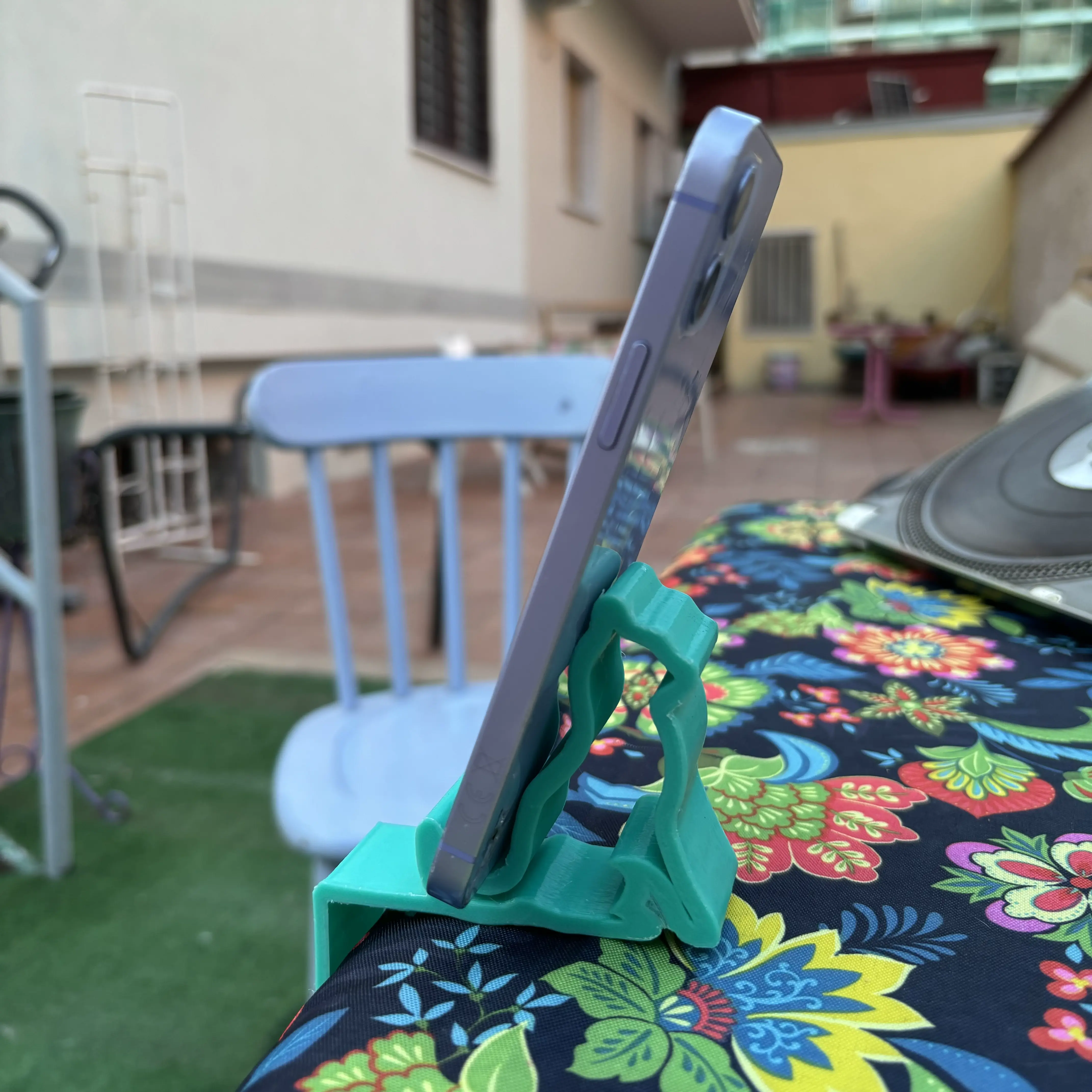 iPhone Cat Table Clip Holder