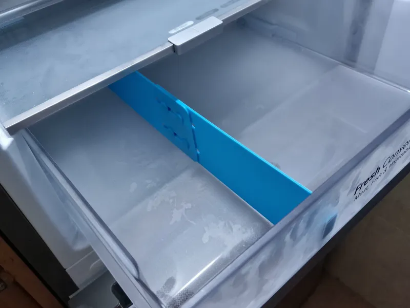 Refrigerator drawer divider