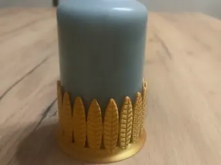 Round Leaf Feather Candle Holder