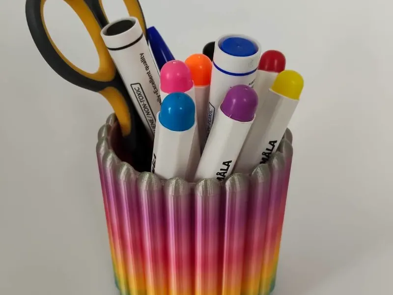 Pen/make-up/toothbrush holder