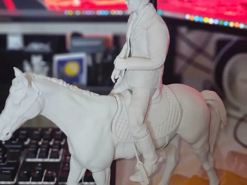 Arthur Morgan full statue with horse