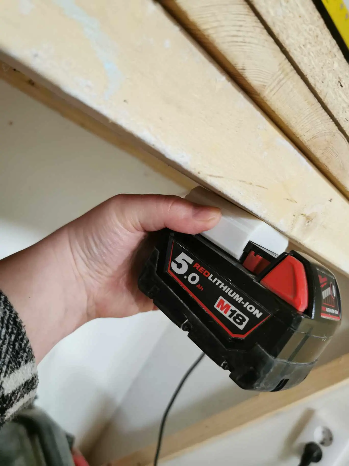 Milwuakee battery holder M18