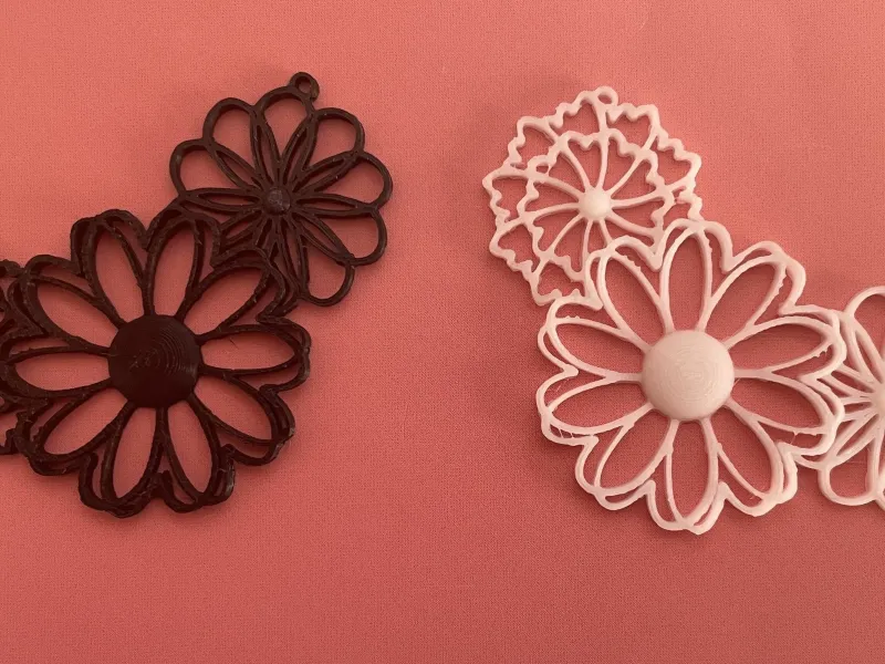 Necklace with a floral motif
