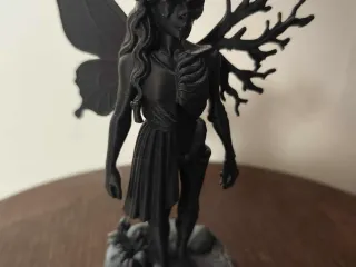 Elarah Mournveil – The Wing of Shadows