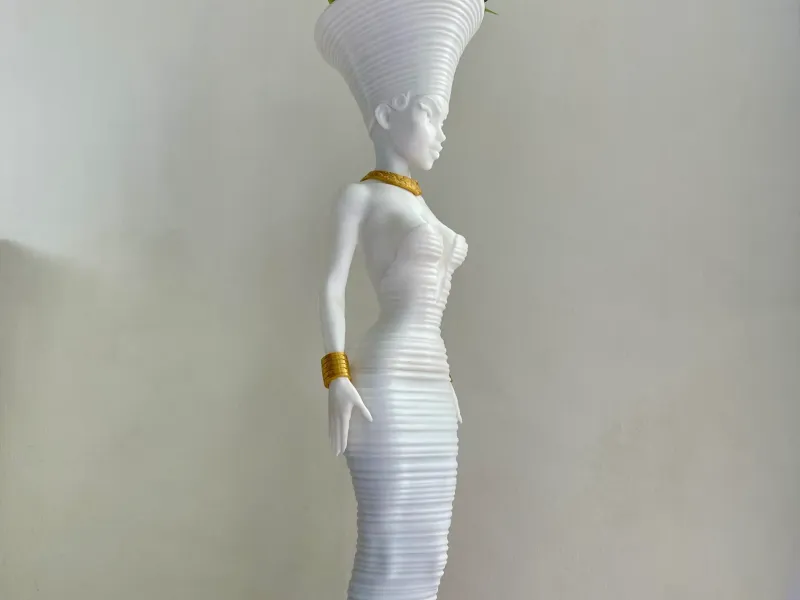 QUEEN PALM STATUE/PLANTER