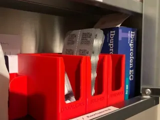 Medicine cabinet organiser trays for blister packages