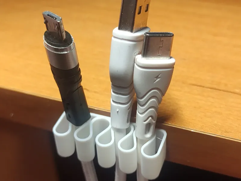 ケーブルホルダー