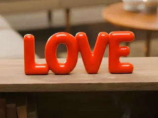 LOVE – Modern Decor Glossy Edition