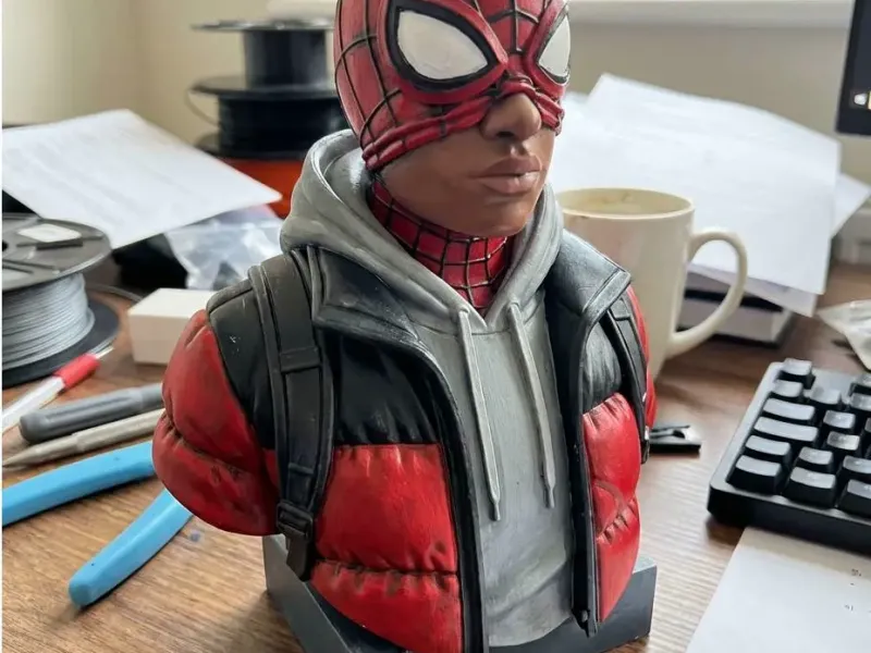Spider-Man Miles Morales Büste | Daunenjacke Streetwear