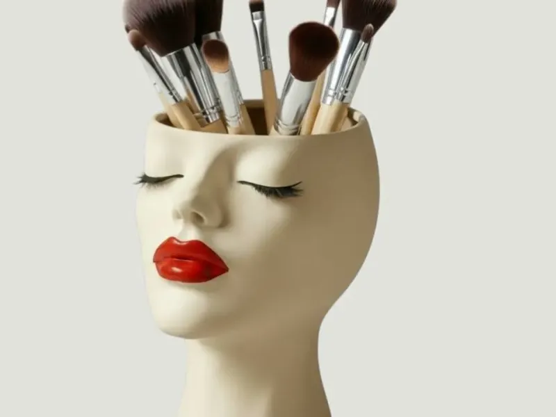 Portapennelli e organizer per il trucco minimalista