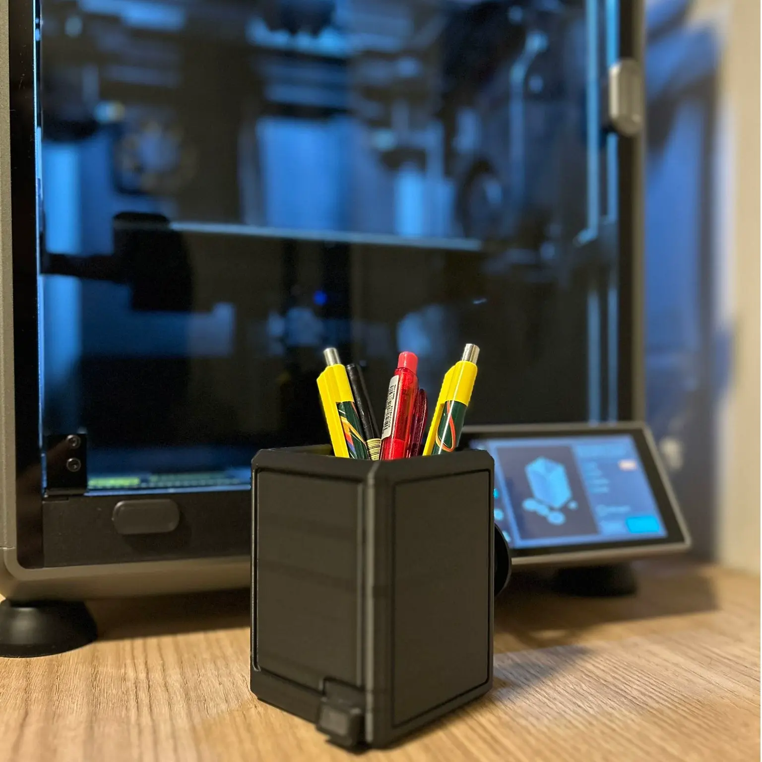 K1 Pen Holder