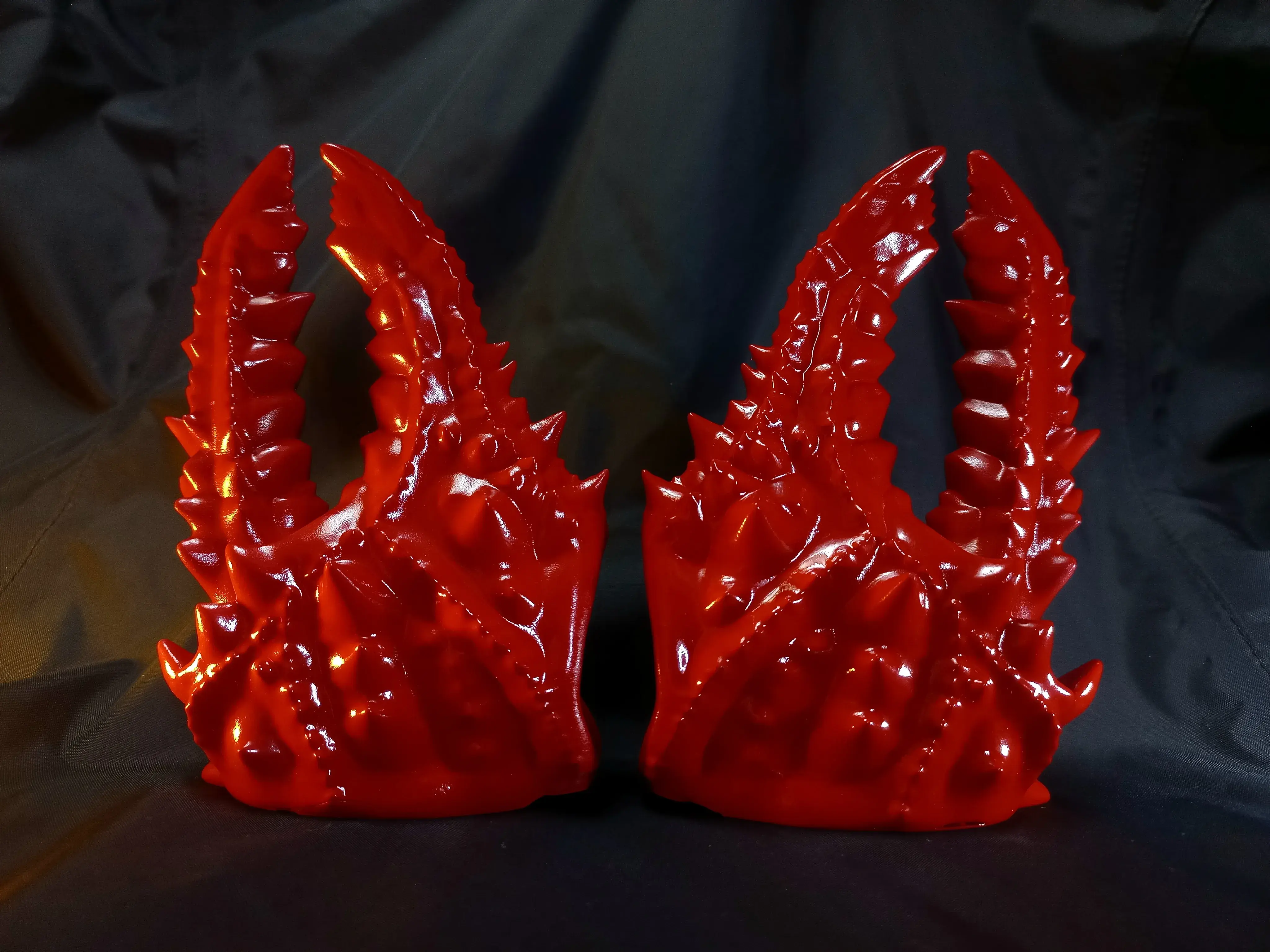 Spiky Crab Claws- finger toy