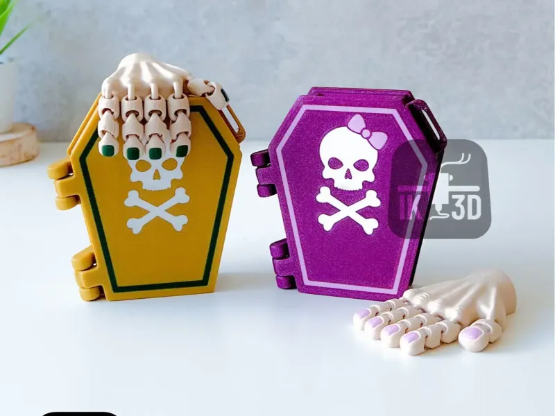 Flexi Hand Pet in a Coffin Keychain / Multicolor