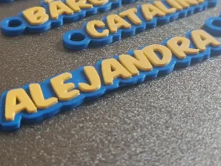llaveros con nombre a dos colores 