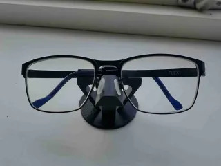 Simple and clean holder for your glasses.